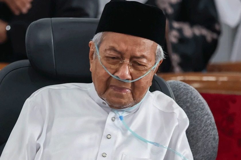 স্ত্রীর মৃত্যুর পর হাসপাতালে মাহাথির মোহাম্মদ
